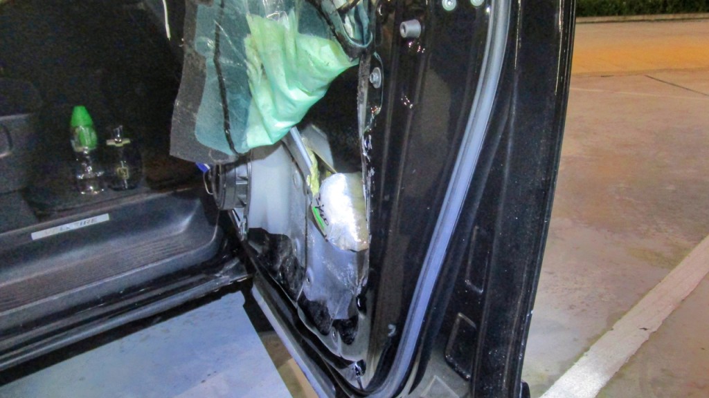 香園圍出境私家車暗格藏70萬元燕窩 司機涉走私被捕。海關圖片