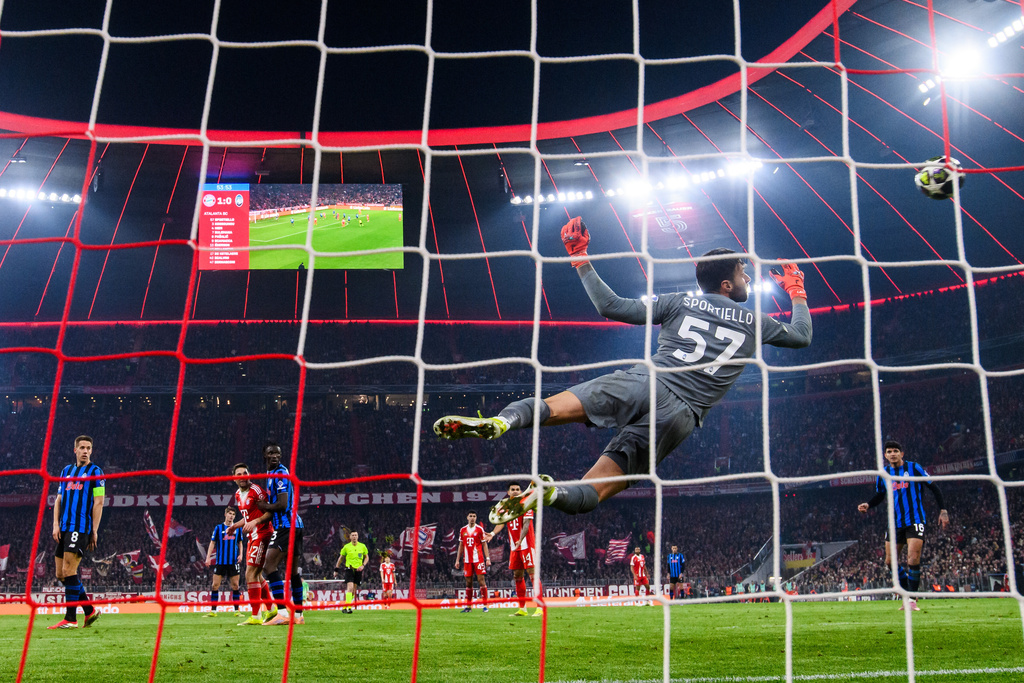 卡尼的射門直飛死角入網。美聯社