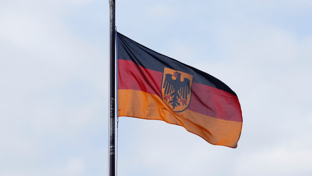 德國駐俄羅斯大使館揚起的德國政府專用國旗。 路透社