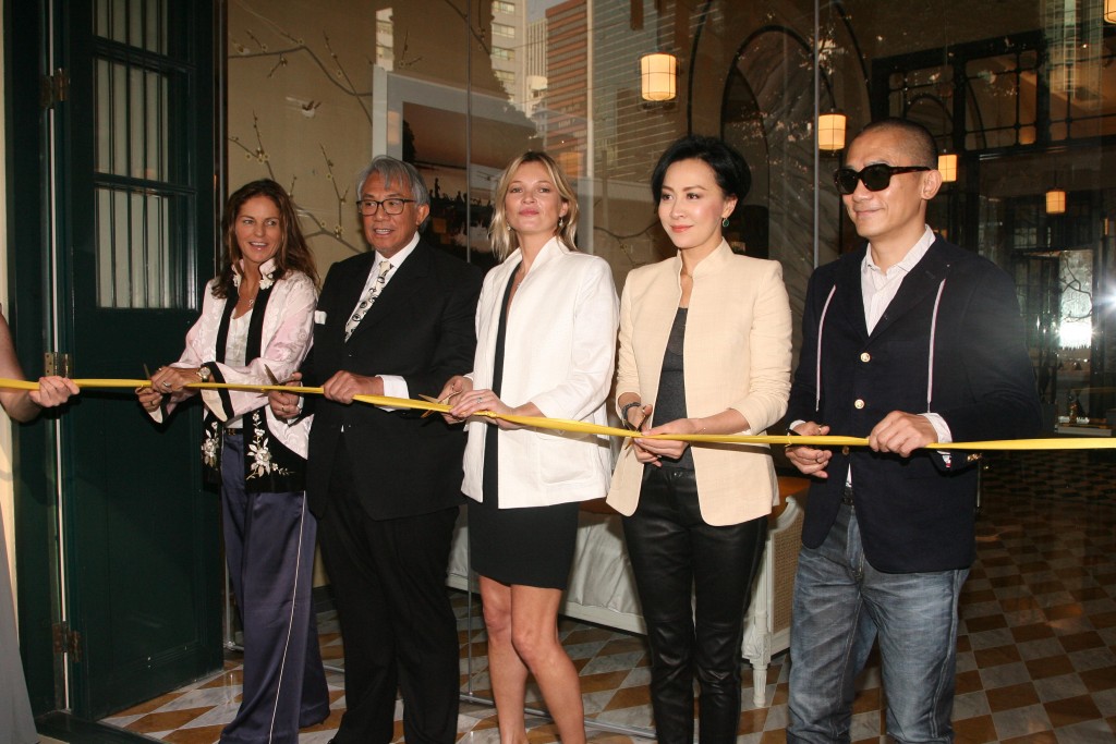 2013年刘嘉玲与邓永锵爵士合资开设生活用品店。