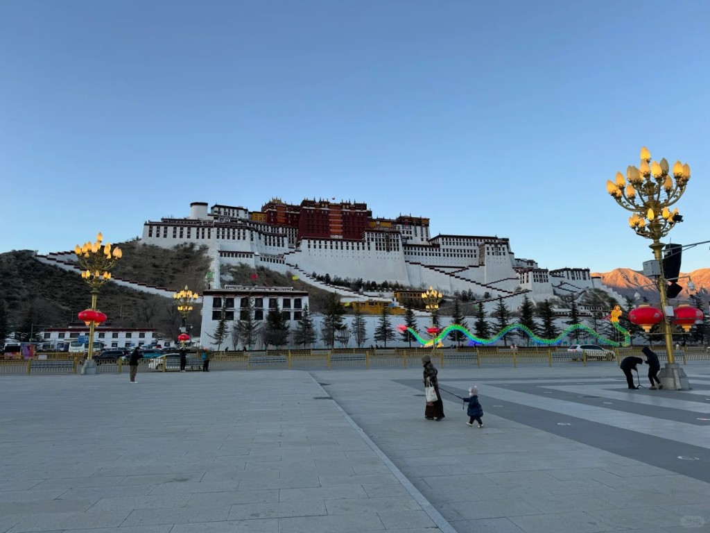 台湾“首来族” 可一年内免门票到大陆逾千个景区。图为西藏布达拉宫。小红书