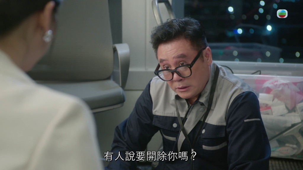 麥包︰「體制裏面係減分制,你做得幾叻都好,唔會加你分,但一做錯嘢、行錯一步、講錯一句說話就減分。」 麥包︰「體制裏面係減分制,你做得幾叻都好,唔會加你分,但一做錯嘢、行錯一步、講錯一句說話就減分。」