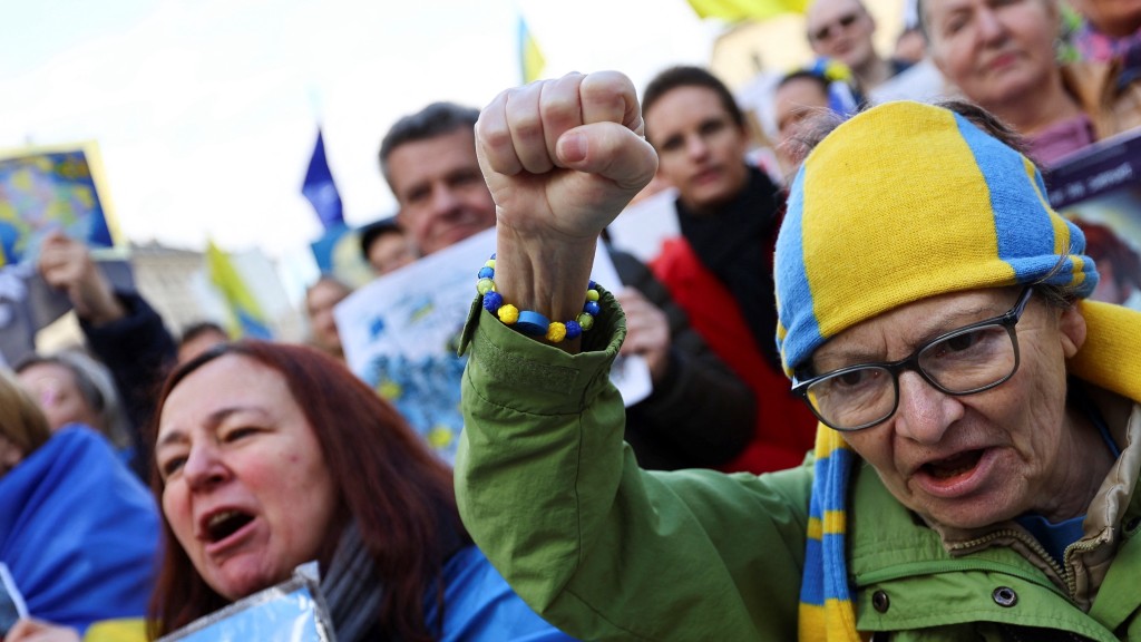 慕尼克安全會議舉行期間，民眾在慕尼克遊行，對烏克蘭表示支持。 路透社