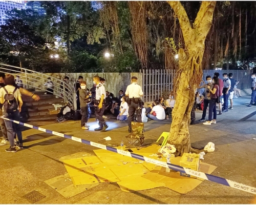 警方採取行動。