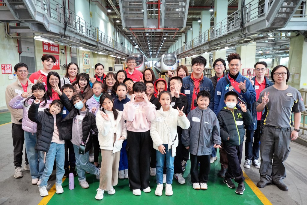 今年3至4月為大型義工月，港鐵鼓勵員工舉辦和參與有關環保及社會共融的活動，服務對象涵蓋弱勢兒童、 多元族裔及基層家庭。