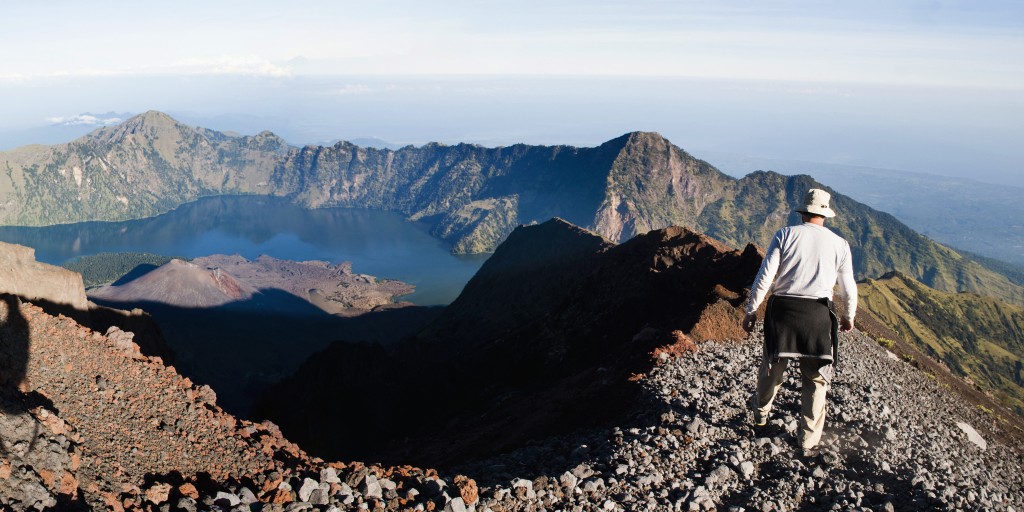 龙目岛林贾尼火山(Mount Rinjani)。 法新社 龙目岛林贾尼火山(Mount Rinjani)。 法新社