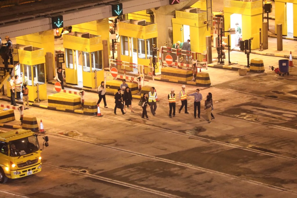 紅隧將於明早通車。