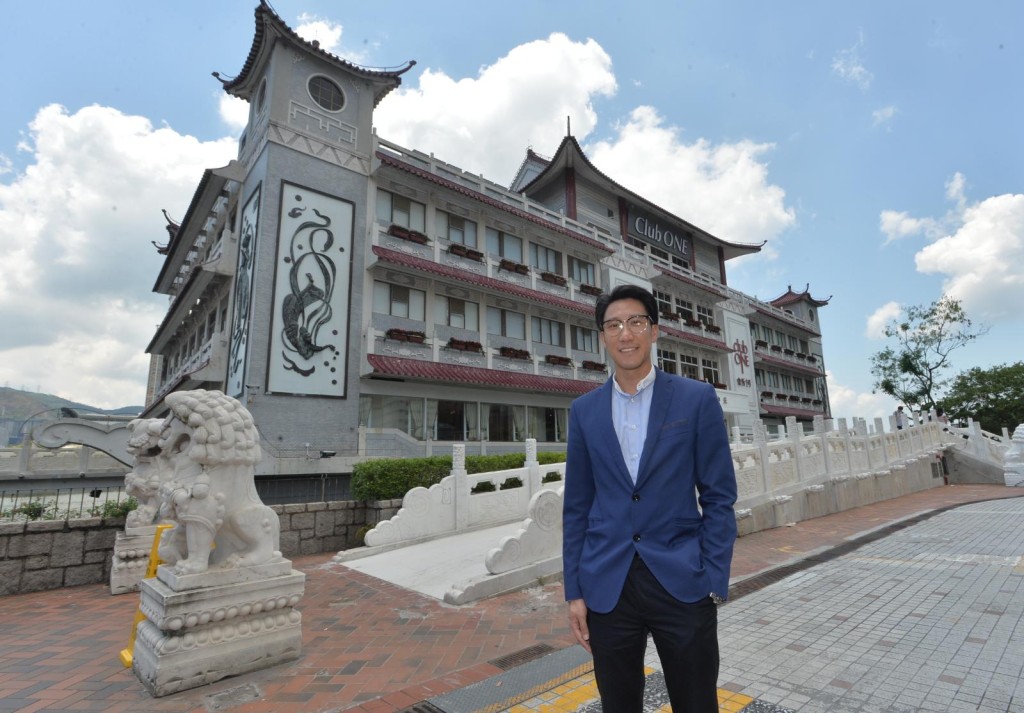 由大理石建成的沙田畫舫已改為「水中天」,翻新後外觀大致保留原有面貌。