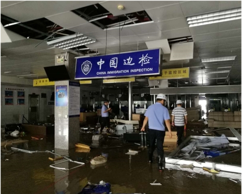 珠海九洲港碼頭災情嚴重。網圖