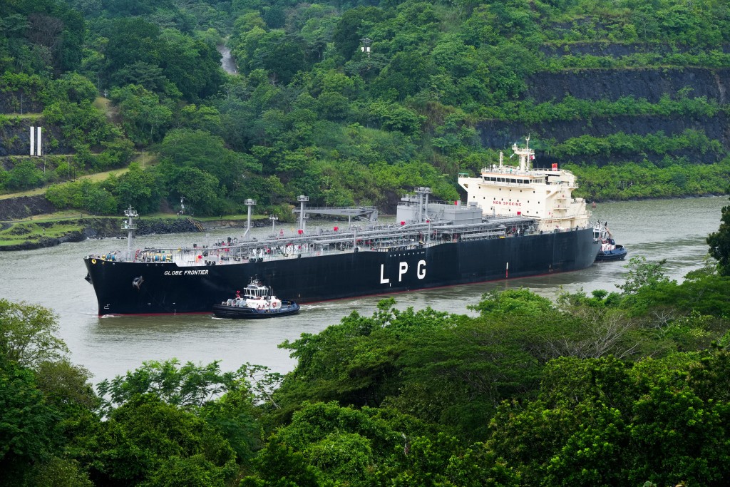 特朗普呼籲美國商船和軍艦透過巴拿馬運河自由通行。路透社