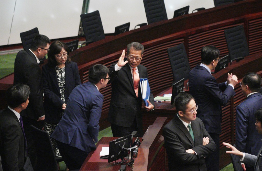 财政预算案2024︱陈茂波宣读预算案。欧乐年摄