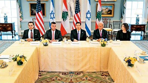 美国国务卿鲁比奥（中）周二在华盛顿主持黎巴嫩（右）和以色列（左）代表的会谈。 法新社