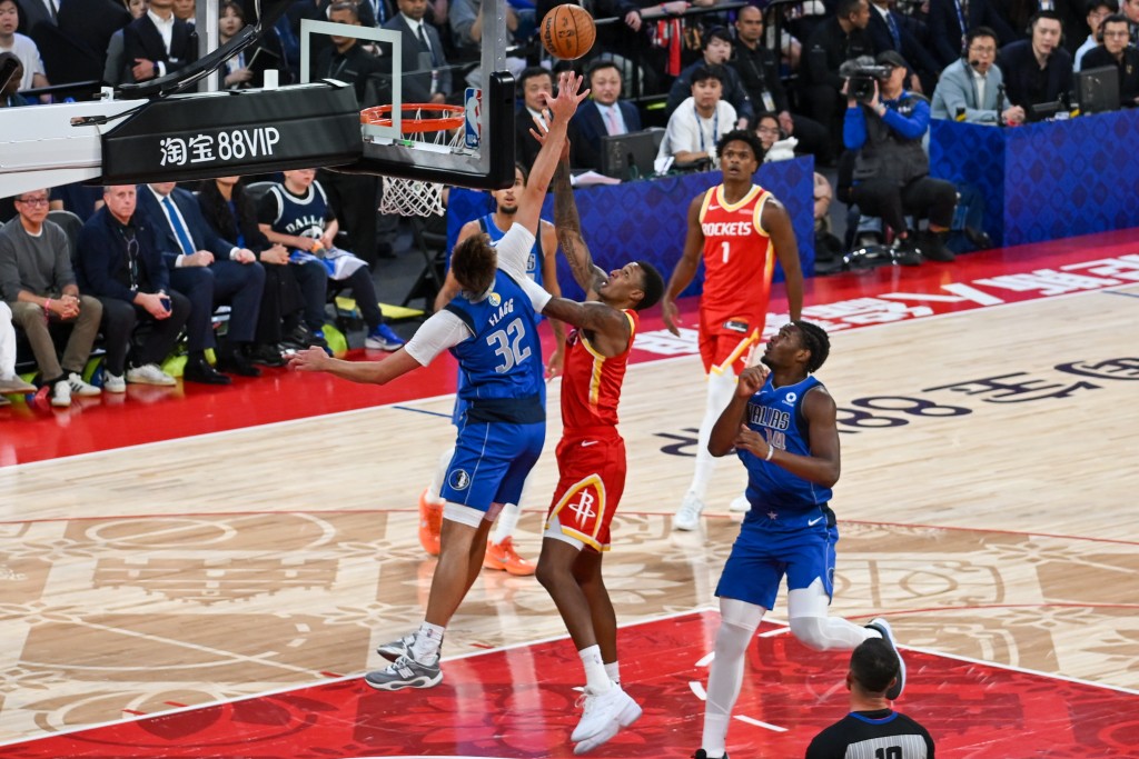 NBA中國賽火箭vs獨行俠G1。魏國謙攝