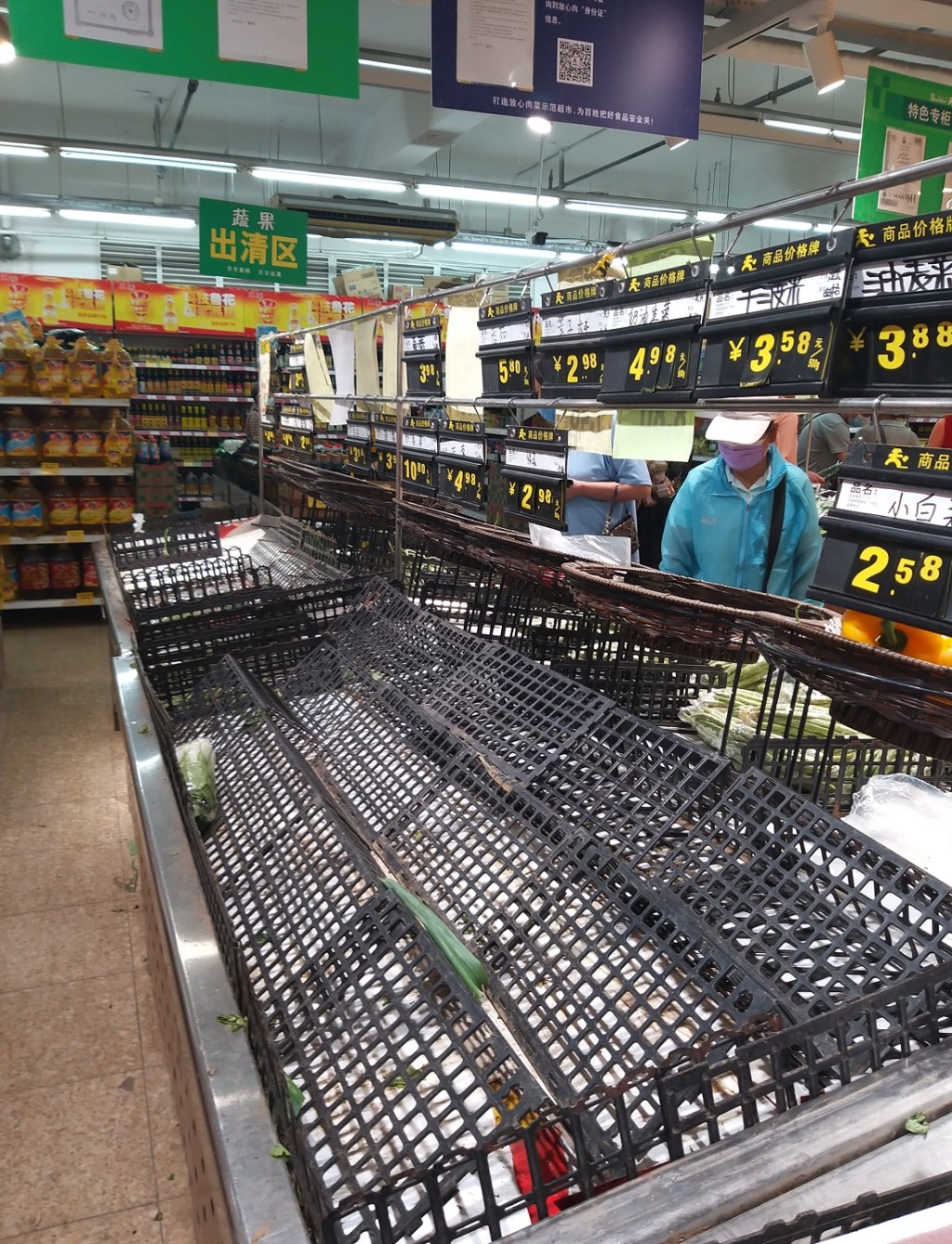 北京超市的蔬菜、鮮肉被搶購。網上圖片