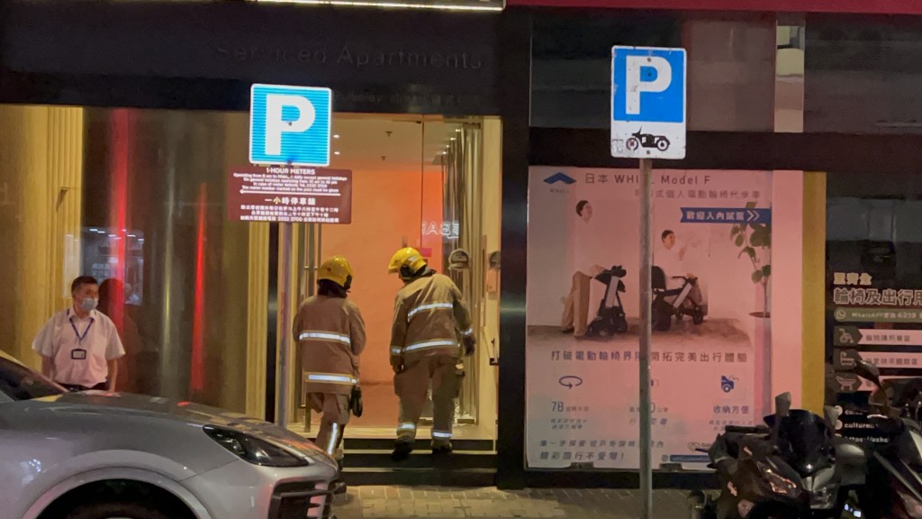 消防到場開喉灌救。曾志恒攝 消防到場開喉灌救。曾志恒攝