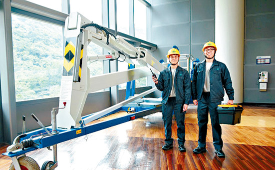 豐盛生活服務注重職業健康與安全，高度重視職安健的政策及措施。