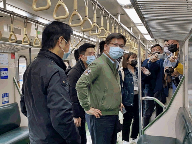 台灣的交通部長林佳龍搭乘頭班車，前往花蓮進行視察。網圖