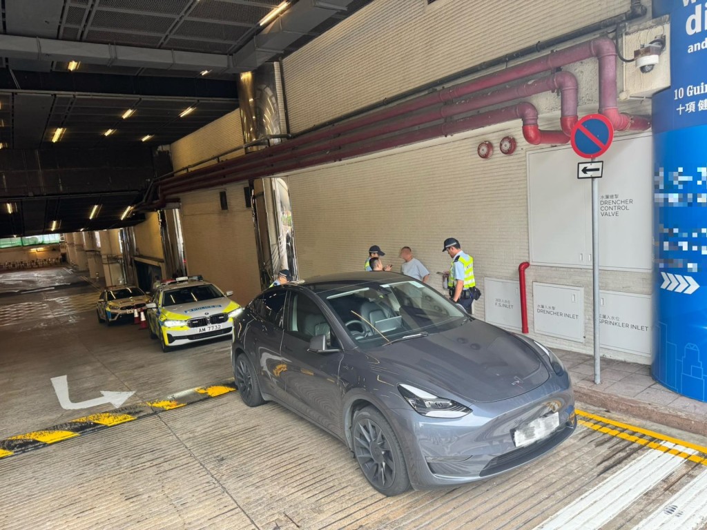 有關車輛亦已被扣查作進一步檢驗。 有關車輛亦已被扣查作進一步檢驗。