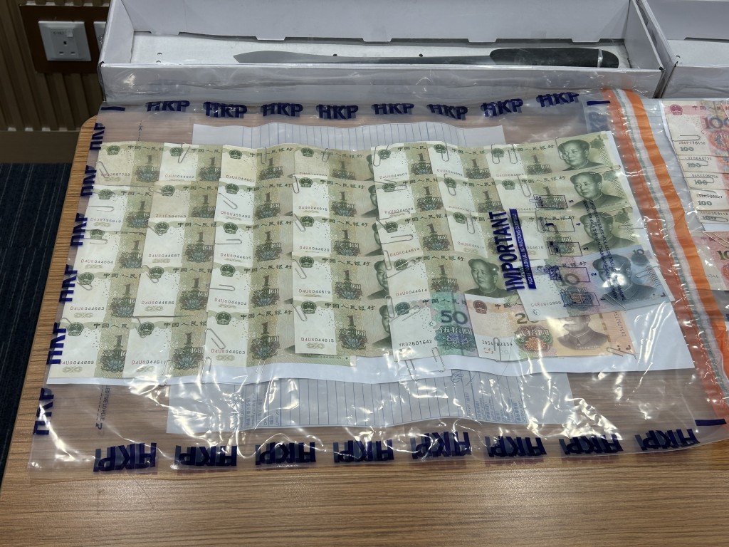 警方起回所有失物，包括總值約港幣2.2萬元現金及珠寶首飾。