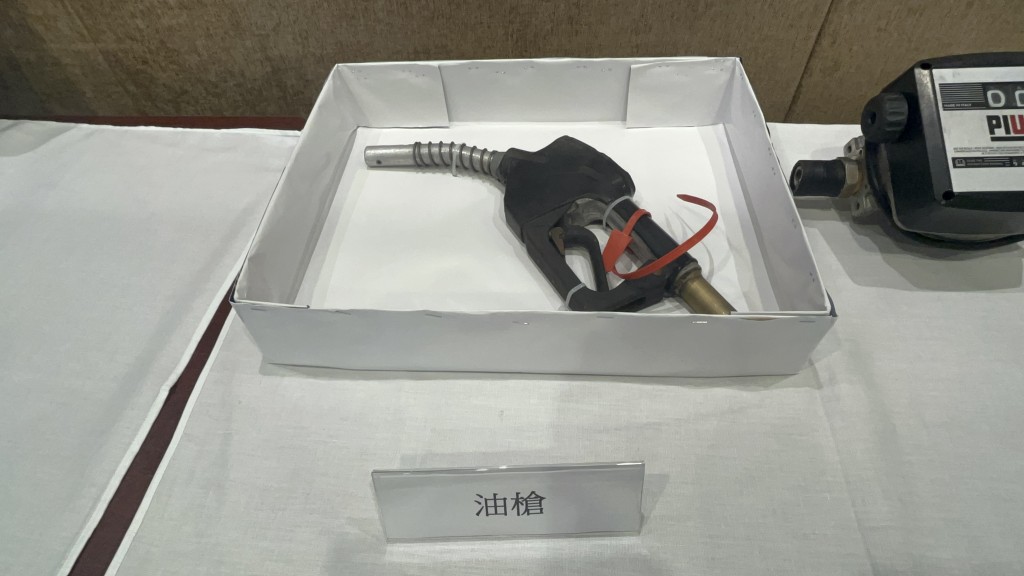非法油站中所使用油槍。