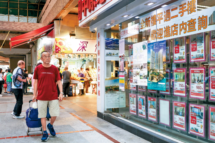 近期新盤低開推出分薄市場購買力，令二手交投受壓。