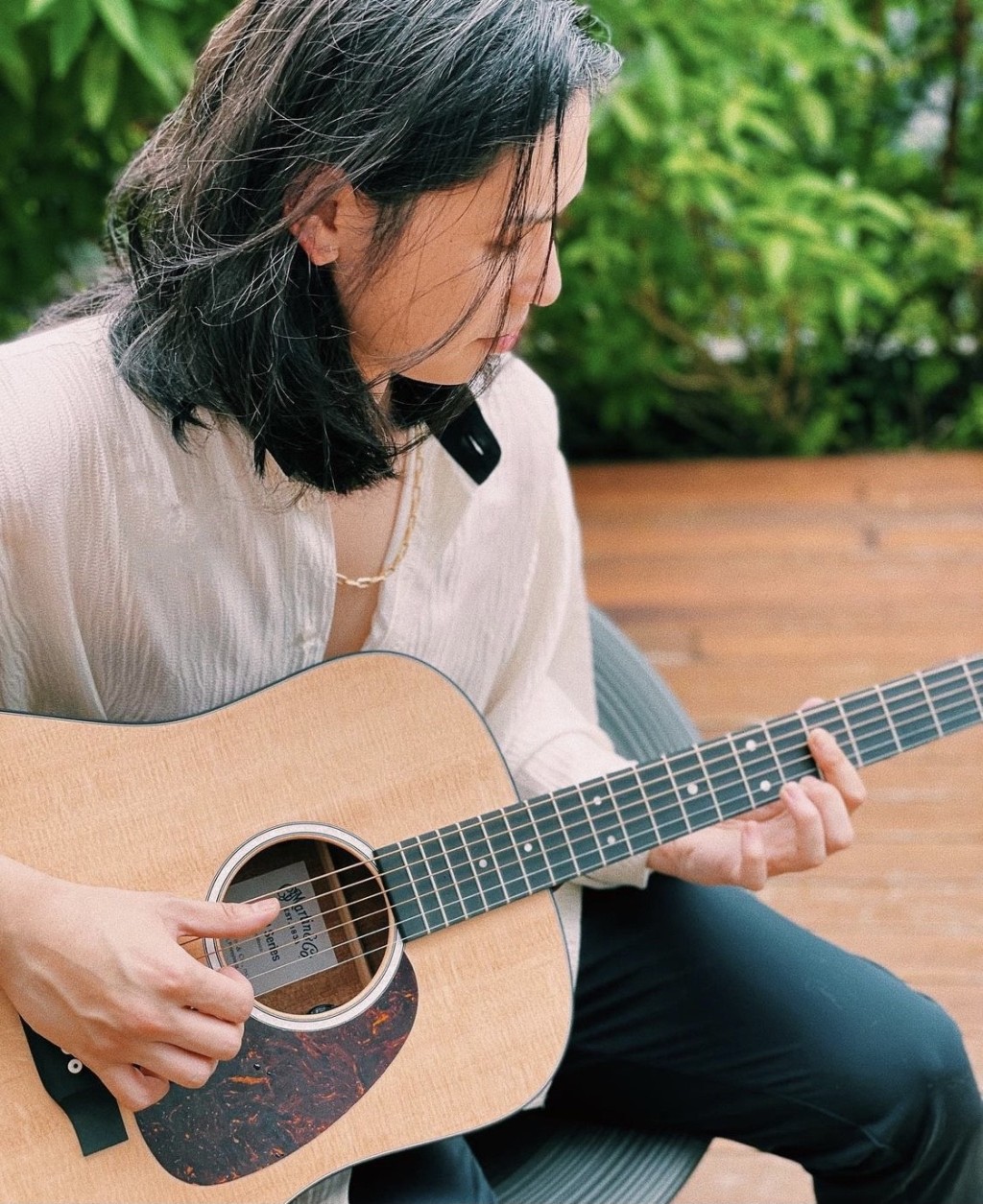 彈結他的樣子幾charm。