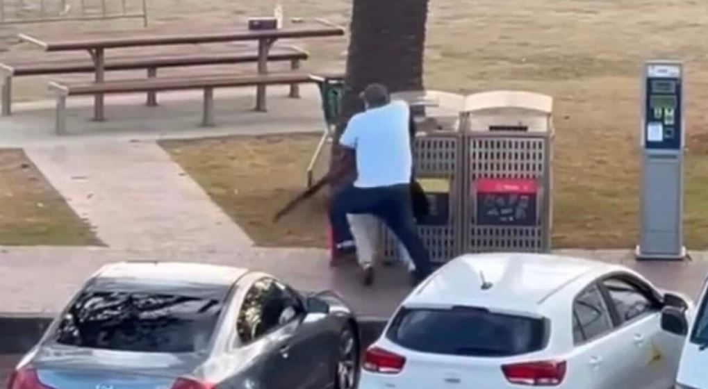 有民眾勇敢奪走槍手槍械。X@yngve_jacobsen 