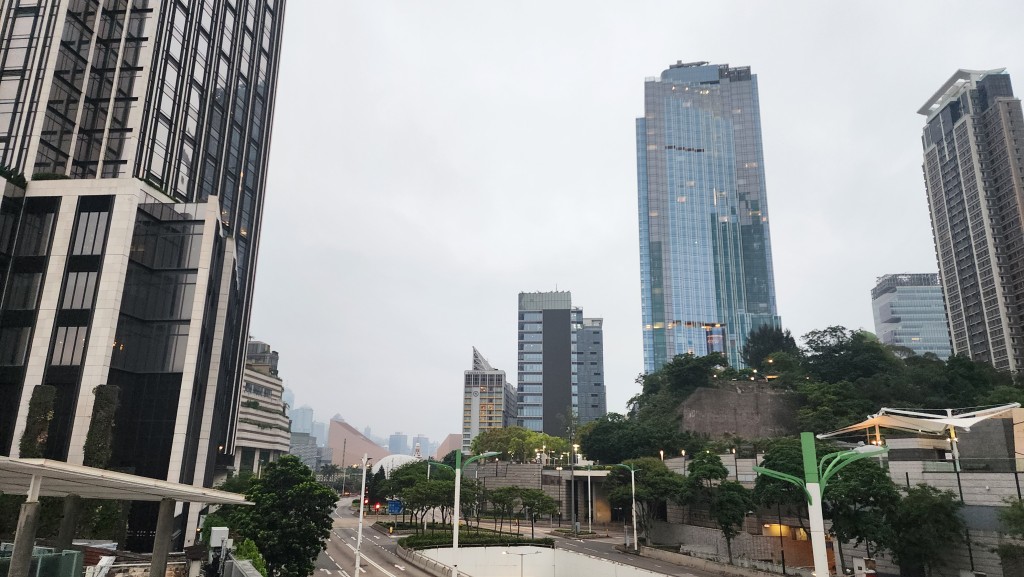 市區最高氣溫約30度。黎志偉攝 市區最高氣溫約30度。黎志偉攝