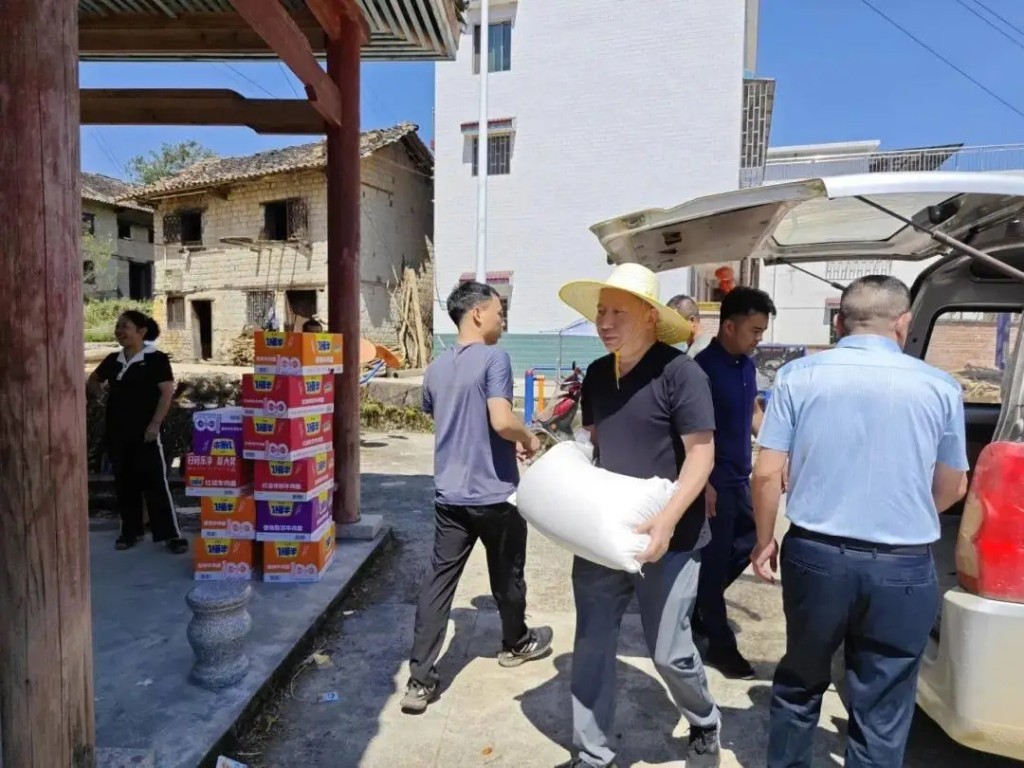 省文旅廳支援資興市塘家灣村搶險救災和災後重建。