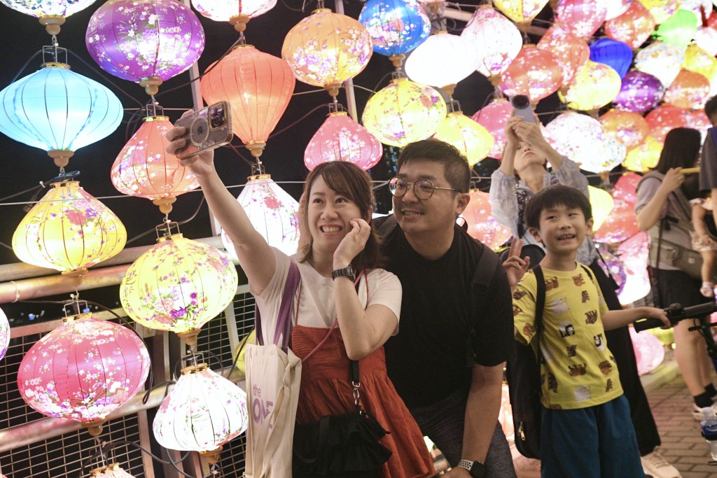 不少家長特意帶同子女前來打卡。