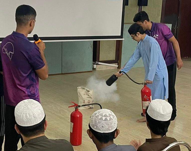 消防處人員舉行兩場防災應急講座，以烏都語與居民分享如何應對災害或意外。消防處FB圖片