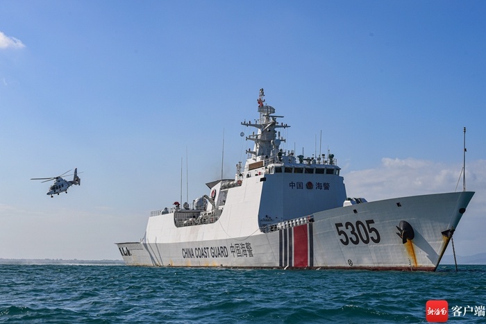 中国海警的巡逻船配有舰载直升机。