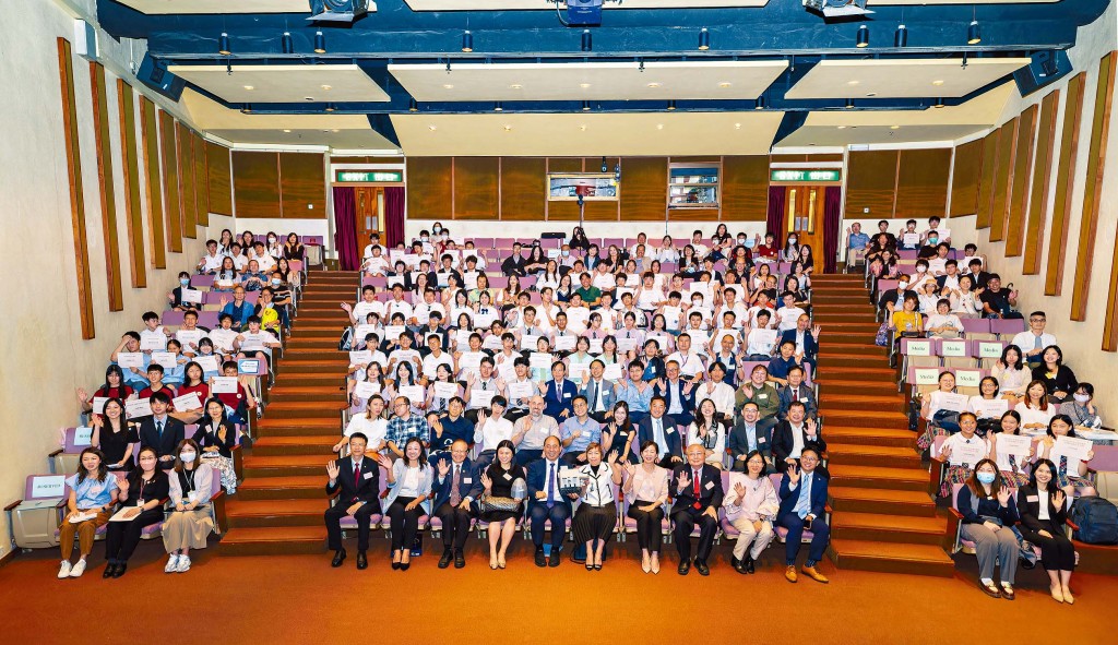 近200名專家、學者、教師及家長出席「開拓月球：從探索到基地建設」頒獎典禮，表揚參賽學生的卓越創意與科學才華。