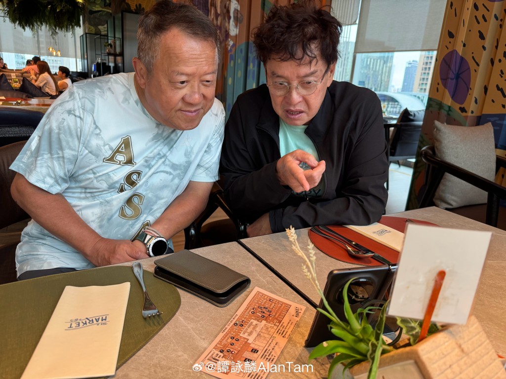 譚詠麟睇波表情多多,非常肉緊。 譚詠麟睇波表情多多,非常肉緊。