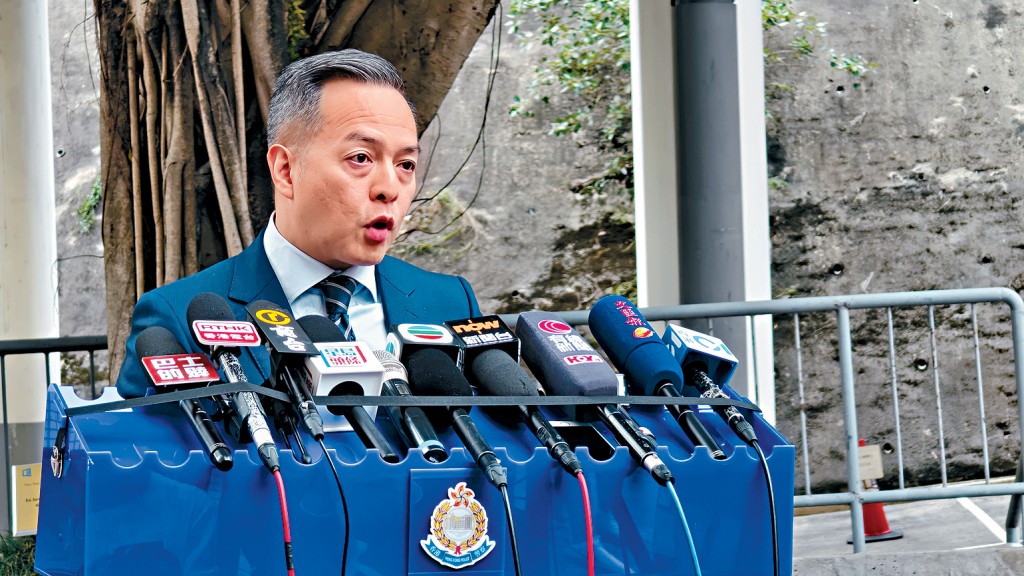 警務處處長周一鳴昨表示，會在宏福苑加強管控，人員會在工人離開時進行搜身。