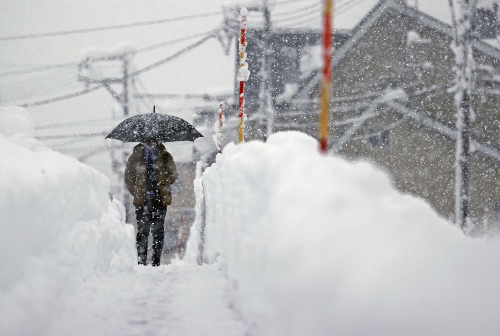 北部暴雪灾情持续，至今造成至少4人死亡。 路透社