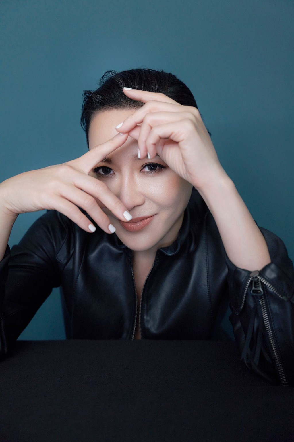 Cindy Chao被國際藝術評論人譽為開啟全新「新新藝術時代 (Nouveau Art Nouveau)」的珠寶藝術家。