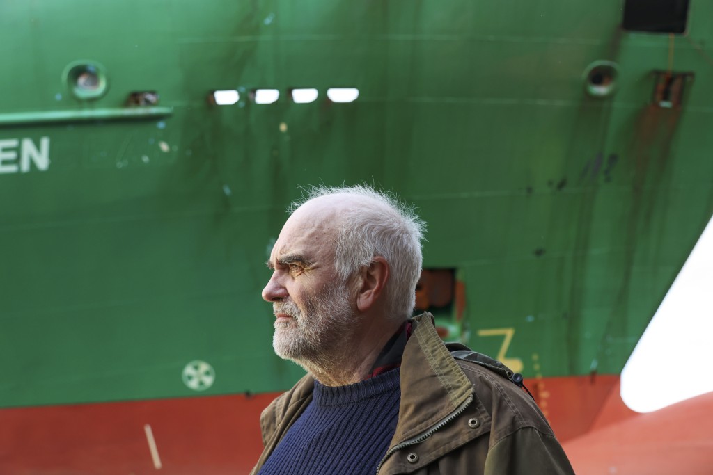 135米巨型貨輪擱淺家門前,挪威男:太不真實。 美聯社 135米巨型貨輪擱淺家門前,挪威男:太不真實。 美聯社