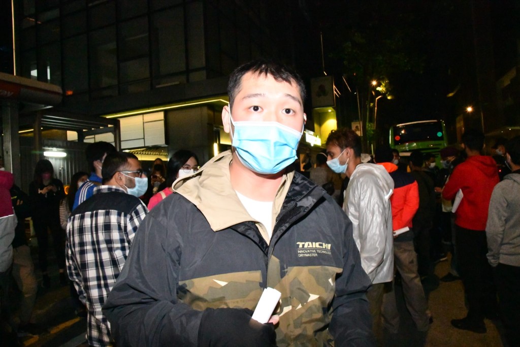 陳先生嘆公司不斷減薪改制，令收入大減三分一。