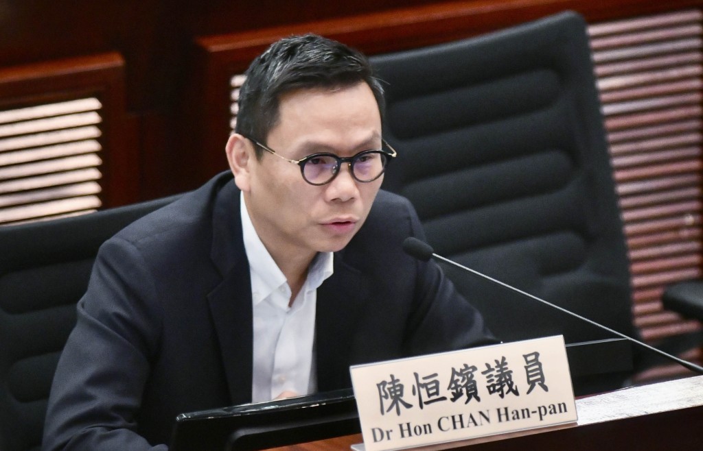 陳恒鑌認為,「粵車南下」運作順暢,沒帶來明顯交通擠塞,將名額增至每日約200個是合適水平。 陳恒鑌認為,「粵車南下」運作順暢,沒帶來明顯交通擠塞,將名額增至每日約200個是合適水平。