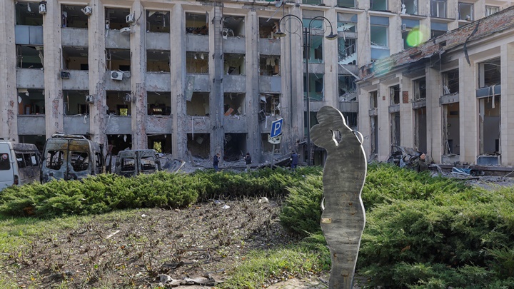 烏克蘭頓涅茨克地區經過連月戰鬥，政府大樓等主要建築物都被炮火損毀。路透社圖片