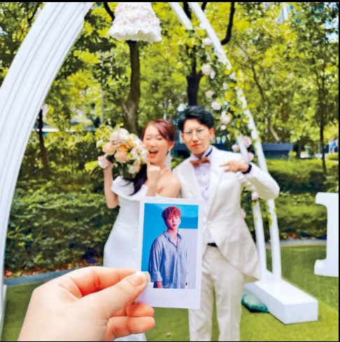 結婚當日與Anson Lo隔空「合照」,認真搞笑!
