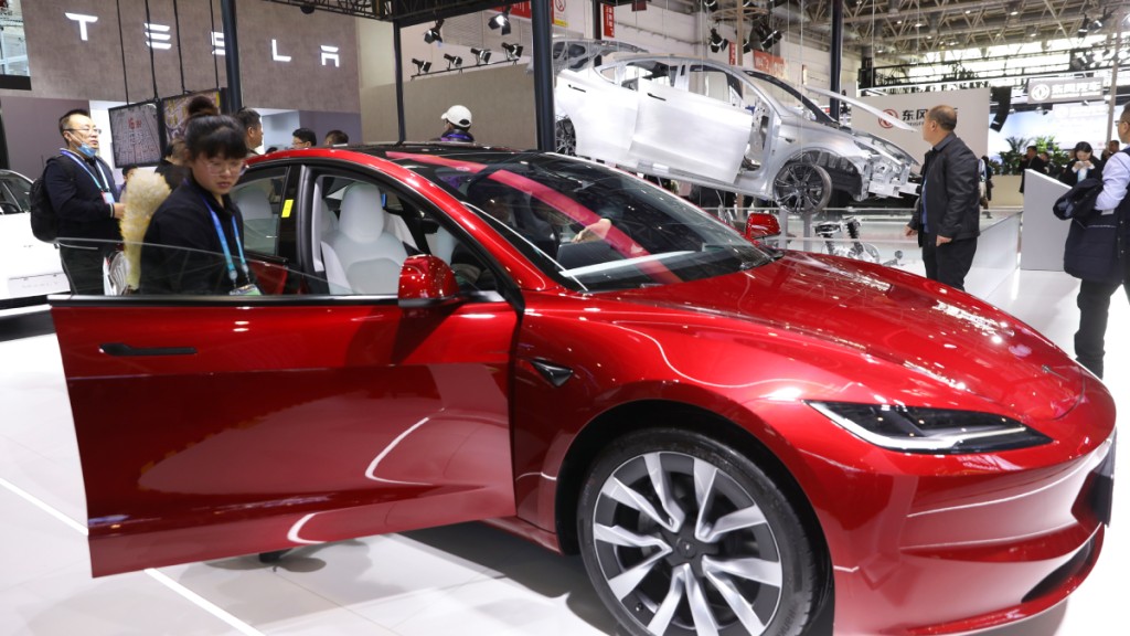 特斯拉（TESLA）使用隱藏式門把手。中新社