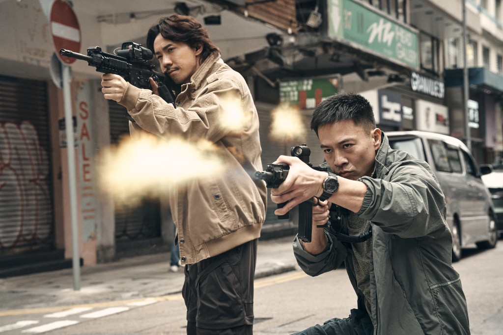 飾演在逃要犯阮卓龍的張繼聰，鬧市開槍「緊張得嚟暗爽」。