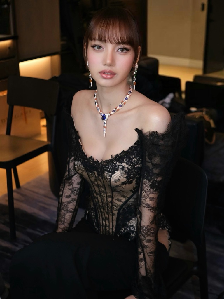 Lisa在紀錄片提到在K-Pop的文化裏,是不能拍拖。 Lisa在紀錄片提到在K-Pop的文化裏,是不能拍拖。