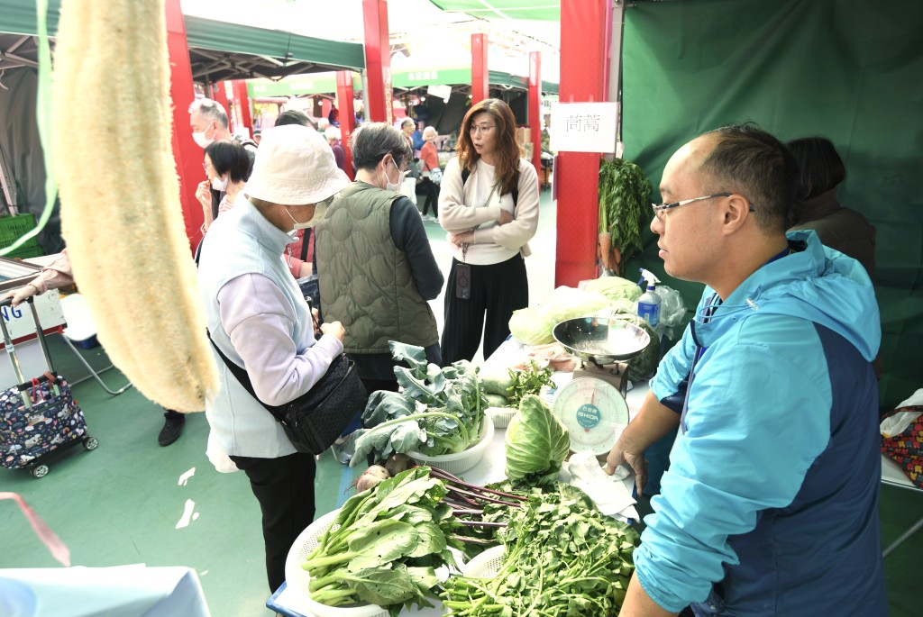 飲食界梁進指自由黨支持本地漁農業升級轉型，加強與內地技術研發及病毒防疫合作，進一步提升產能。