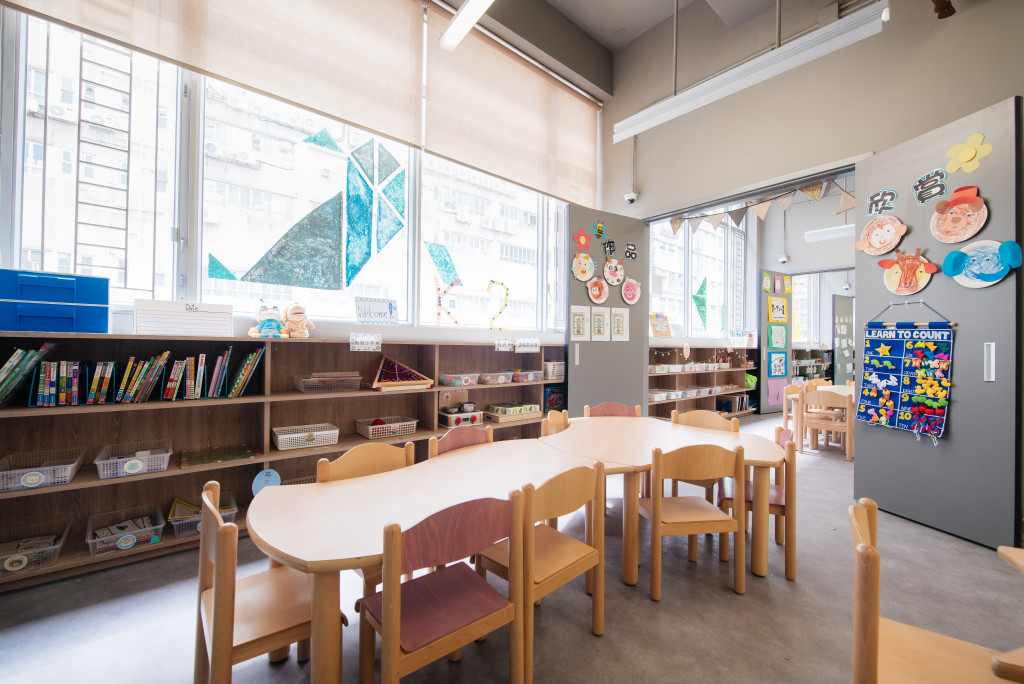8間主題課室的陽台部分能夠互相接通，提高教學空間的靈活彈性。