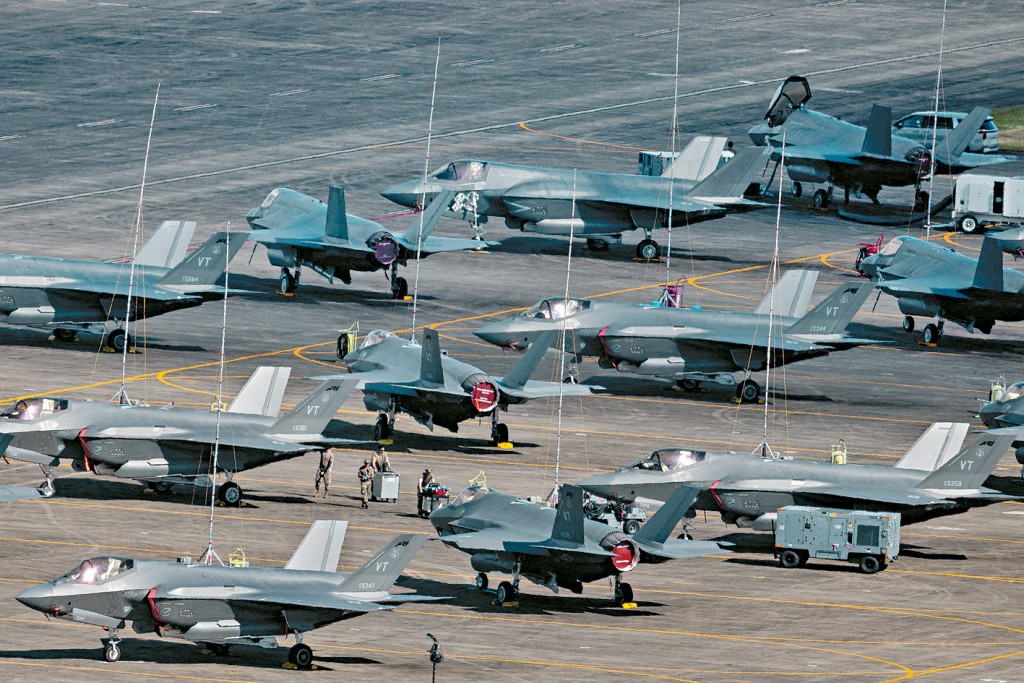 美軍的F-35戰機集結在波多黎各的海軍基地。