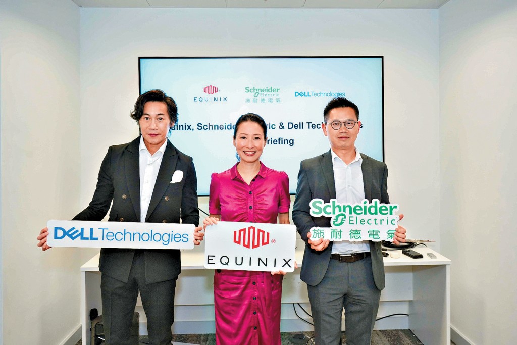 Equinix香港區董事總經理韓祖恩（中）預計Equinix明年第一季落成的數據中心「HK6」，也將會大量採用液體冷卻技術的設計。
