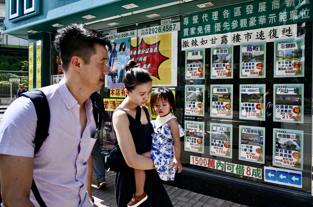 政府优化投资移民计划，间接推动豪宅市道。